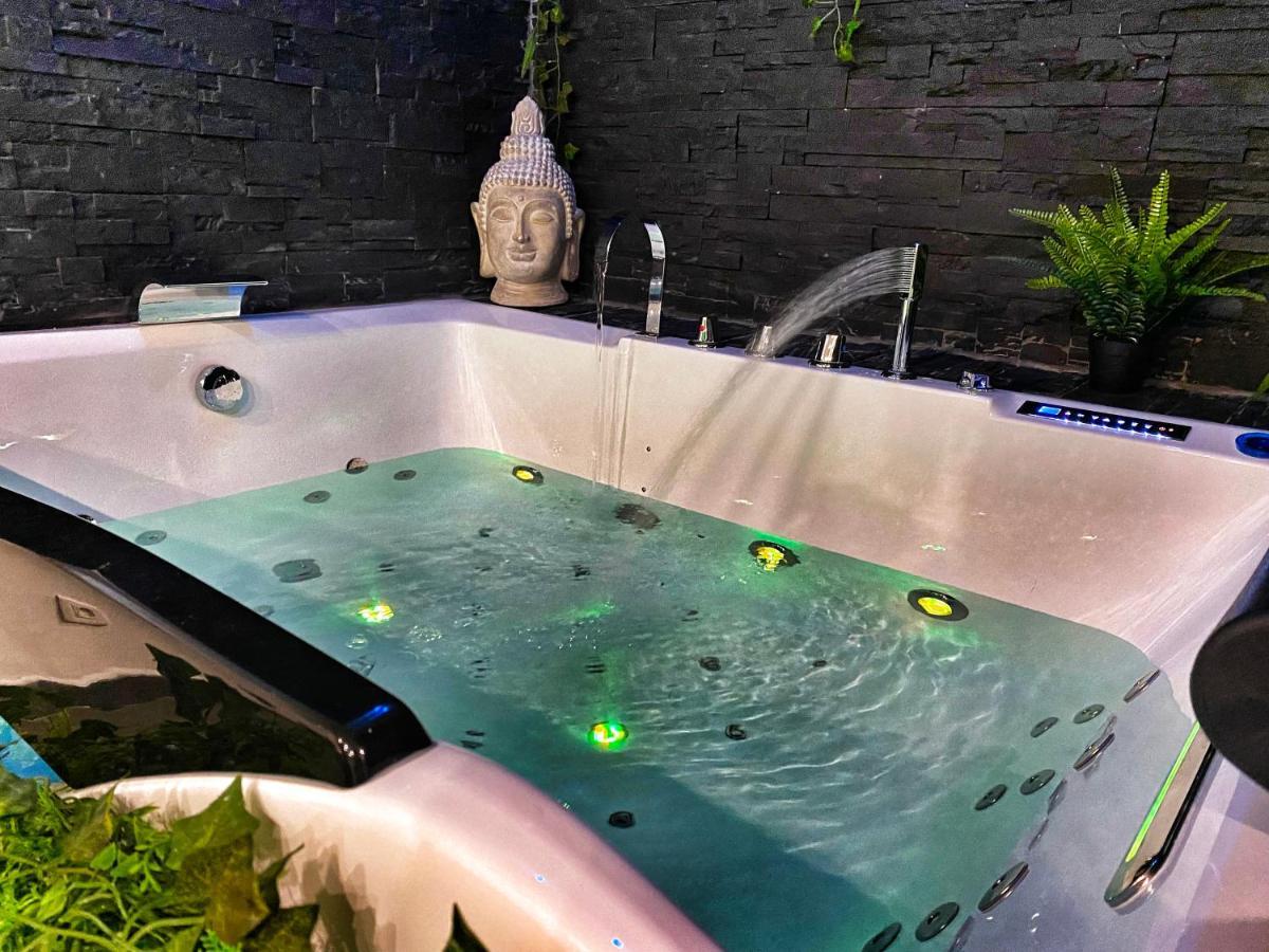 Suite Jacuzzi Privatif Plage Des Catalans Marselha Exterior foto