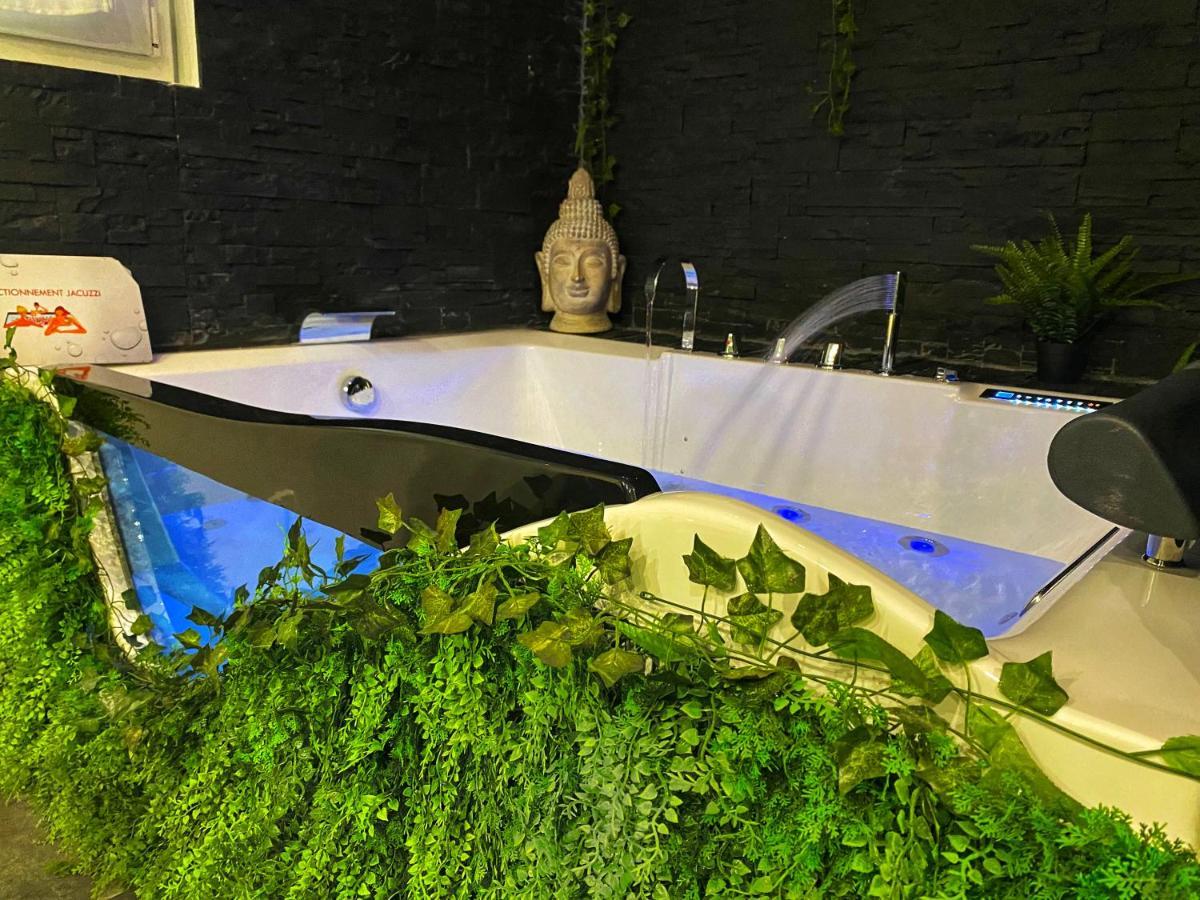 Suite Jacuzzi Privatif Plage Des Catalans Marselha Exterior foto
