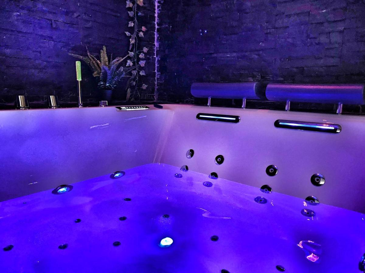 Suite Jacuzzi Privatif Plage Des Catalans Marselha Exterior foto