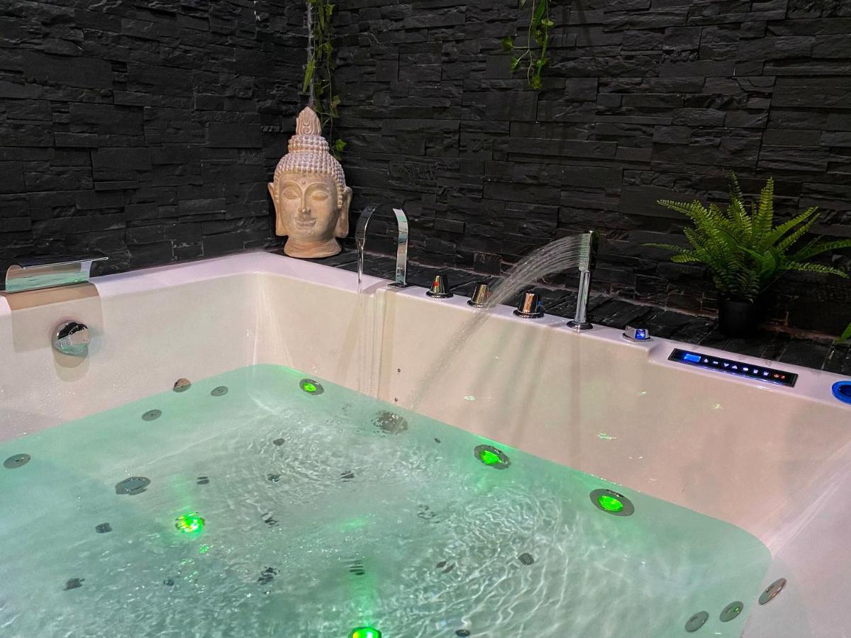 Suite Jacuzzi Privatif Plage Des Catalans Marselha Exterior foto