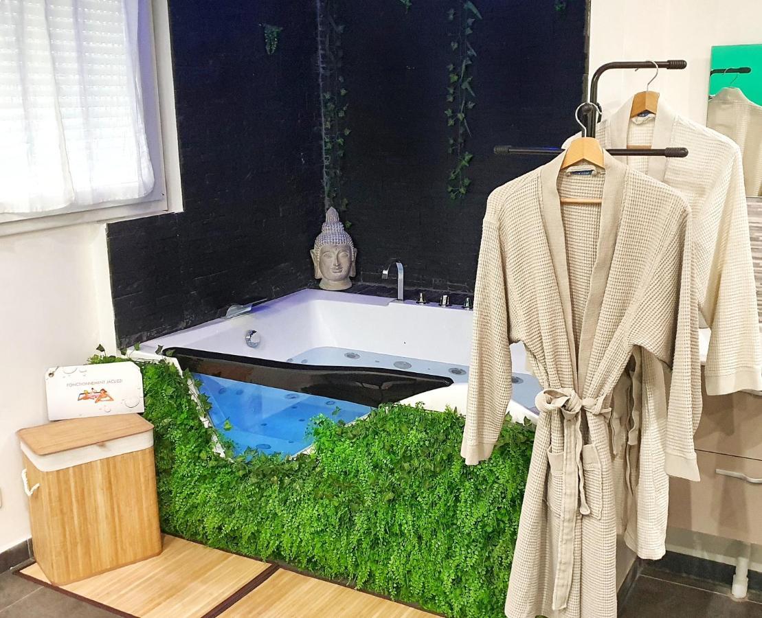 Suite Jacuzzi Privatif Plage Des Catalans Marselha Exterior foto