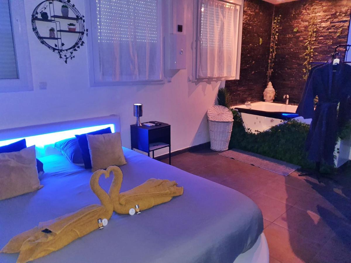 Suite Jacuzzi Privatif Plage Des Catalans Marselha Exterior foto