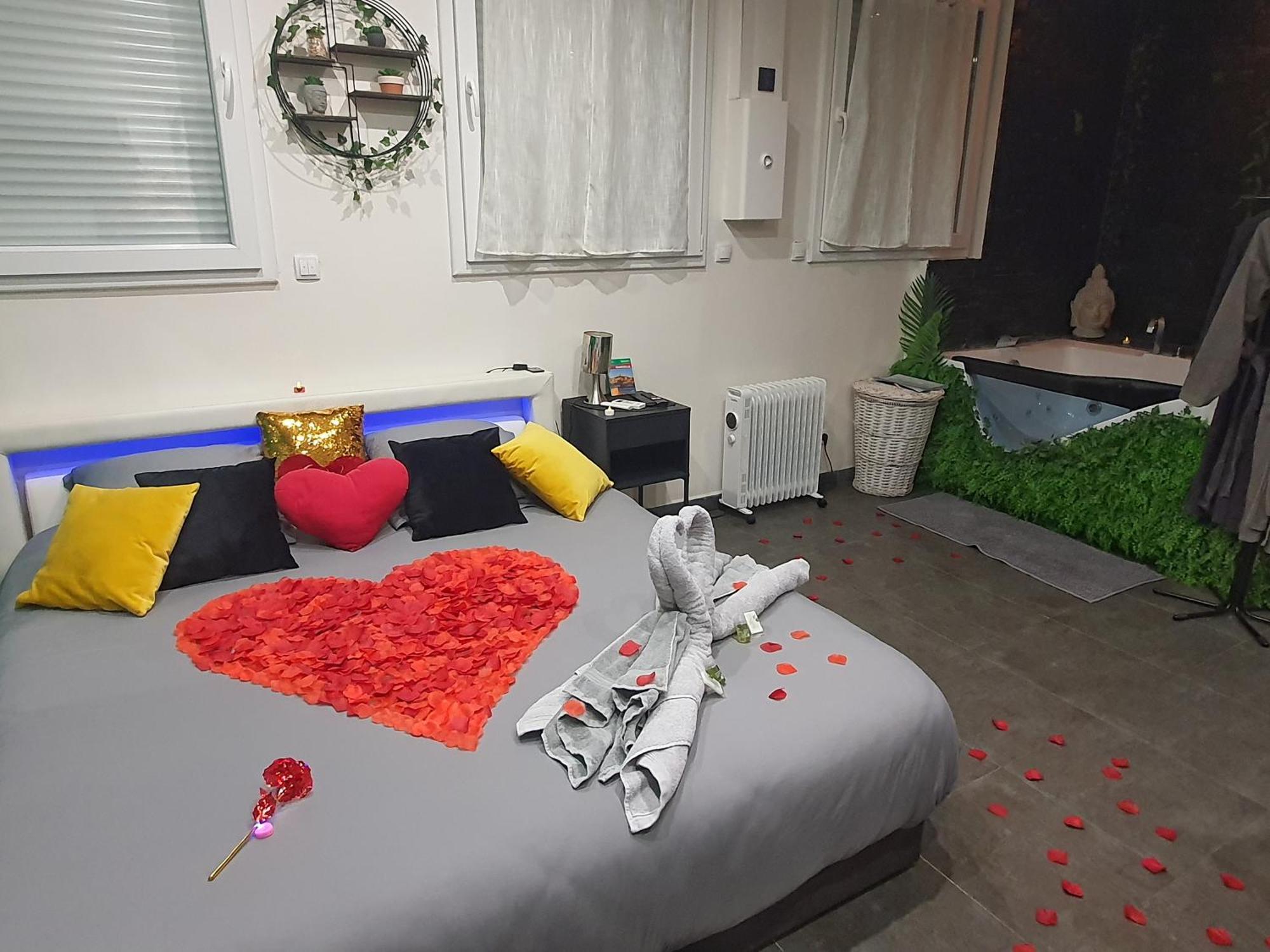 Suite Jacuzzi Privatif Plage Des Catalans Marselha Exterior foto